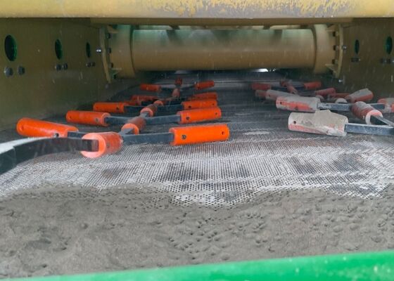 Self Cleaning Screen Declogging Rods for Wet Materials