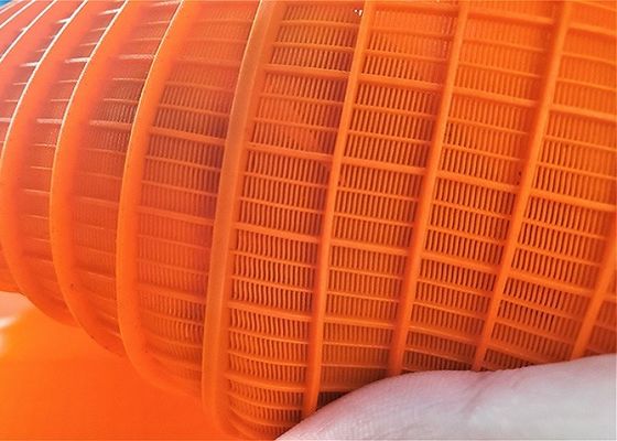 Ситовое полотно из полиуретана толщиной 5 мм с перфорацией, виброустойчивое, 1040x700 мм, коррозионностойкое, высокая эффективность просеивания